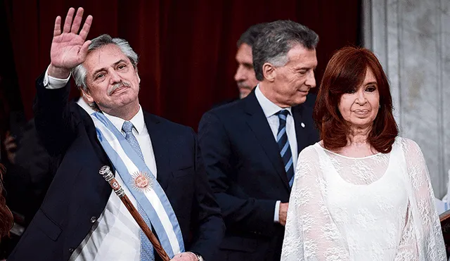 Progresistas. Alberto y Cristina Fernández flanquean al saliente Mauricio Macri. asilado. Expresidente Evo Morales llega a Argentina.