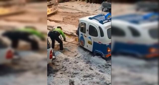 Facebook: Policía agarró escoba y ayudó a librar a mototaxi atrapada en granizo [VIDEO]
