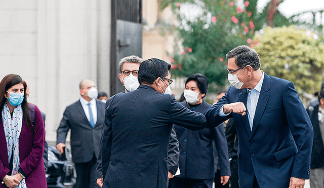 Confianza. El presidente Vizcarra hizo público su respaldo a Vicente Zeballos y sus ministros. Foto: PCM