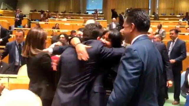 El momento en que parte del Gobierno de Nicolás Maduro celebra en el Consejo de Derechos Humanos. Foto: captura de video.