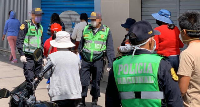 Efectivos policiales brindaban servicio en la plataforma comercial Andrés Avelino Cáceres. Foto: Referencial.