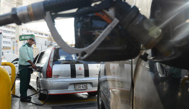 Indecopi abre proceso a 131 empresas de combustibles por concertación de precios