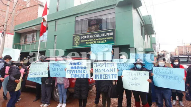 Puno. Manifestantes en Juliaca exigente que la Policía muestre las pruebas en contra de los trabajadores detenidos. Foto: La República