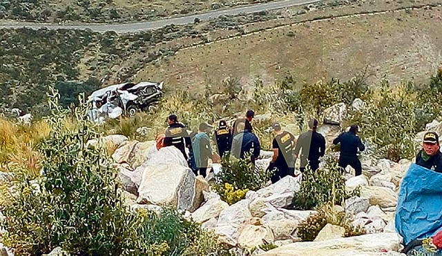 Tragedia en Áncash: diez muertos al caer combi a  un abismo en Carhuaz