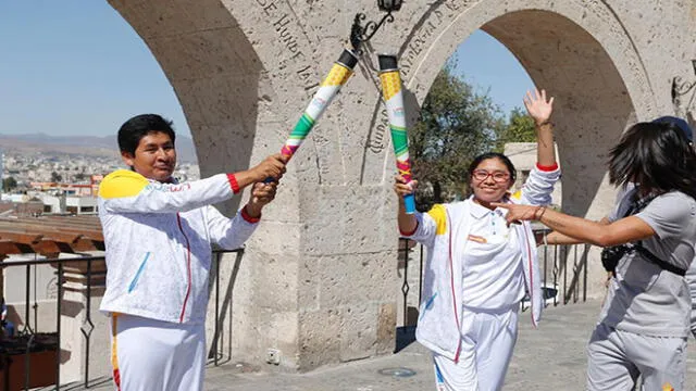 Atletas arequipeños llevaron la antorcha olímpica de los Juegos Panamericanos