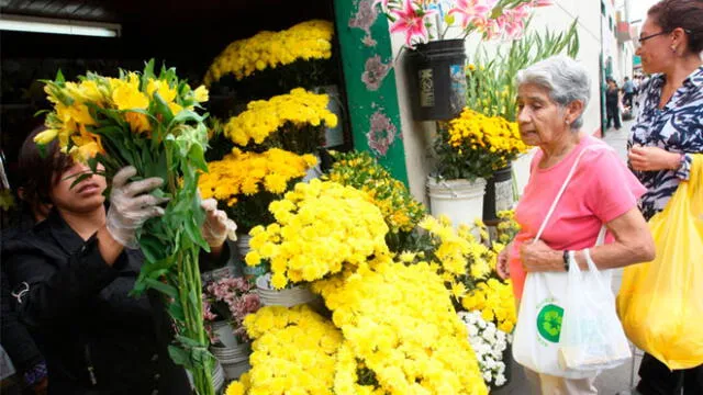 Las flores amarillas son las más demandadas para recibir el Año Nuevo. Foto: Andina