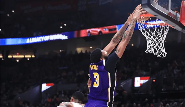 Los Angeles Lakers lograron derrotar a Portland Trail Blazers y romper su mala racha en el marcador. (Foto: CapturamTwitter de Los Angeles Lakers)