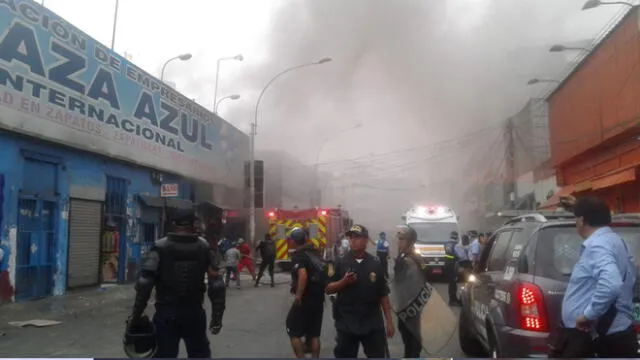Cercado de Lima: controlan incendio que afectó galerías aledañas al Mercado Central [VIDEO Y FOTOS]