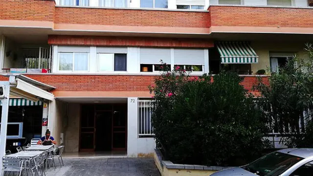 Bloque de pisos de la calle Doedes de Arenys de Mar donde se perpetró el parricidio
