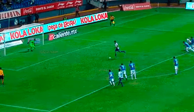 Cruz Azul vs Puebla: Cavallini ejecutó con clase un penal y decretó el 1-1 [VIDEO]
