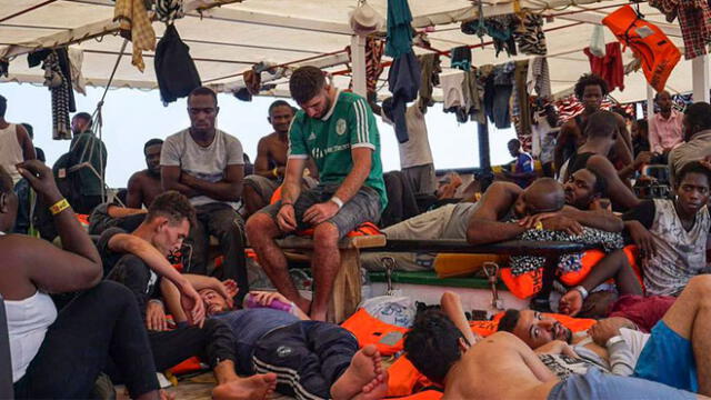 Los migrantes fueron rescatados en diversas operaciones por la ONG Open Arms. Foto: El País.