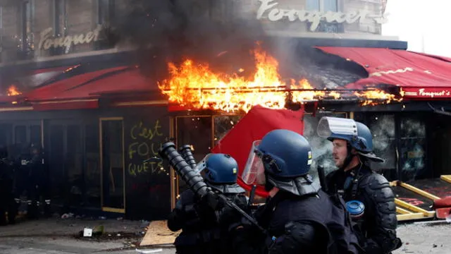 Francia: incendios en Campos Elíseos durante marcha de 'chalecos amarillos' [VIDEO]