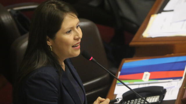 Yeni Vilcatoma es criticada por su discurso xenófobo durante debate de vacancia a PPK [VIDEO]