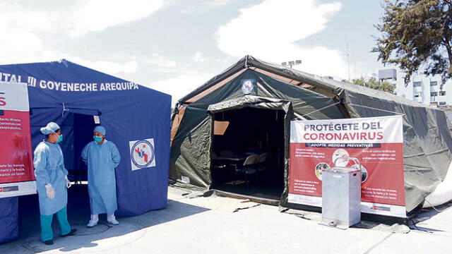 atención. En el hospital Goyeneche se cuenta con dos carpas donde se atiende los casos que llegan con presuntos síntomas de coronavirus.