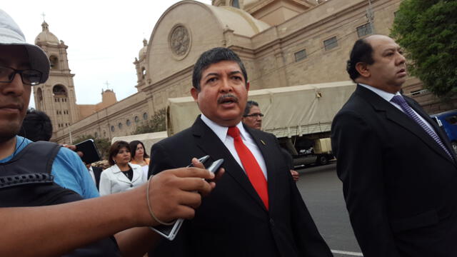 Fiscalía investiga a gobernador de Tacna y a 20 de sus funcionarios por corrupción 