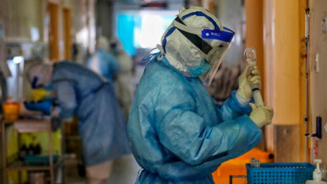 Médica en Wuhan, China. Foto: AFP.