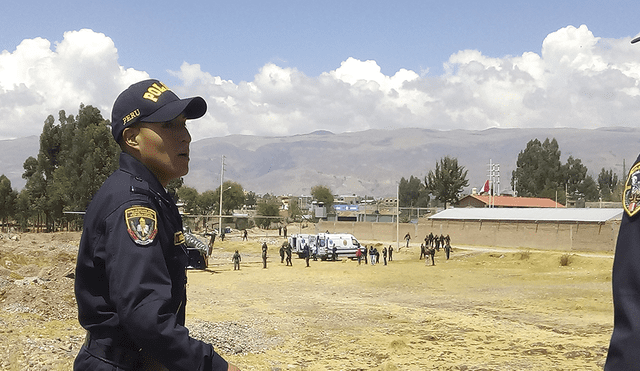 Ayacucho: pobladores queman camioneta de agentes de la FAP