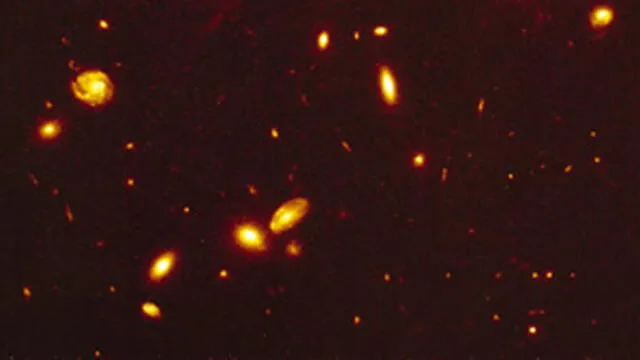 Los cosmólogos perciben la acelerada expansión del universo por la luz que emiten las galaxias más lejanas. Crédito: Telescopio Hubble / NASA / ESA.