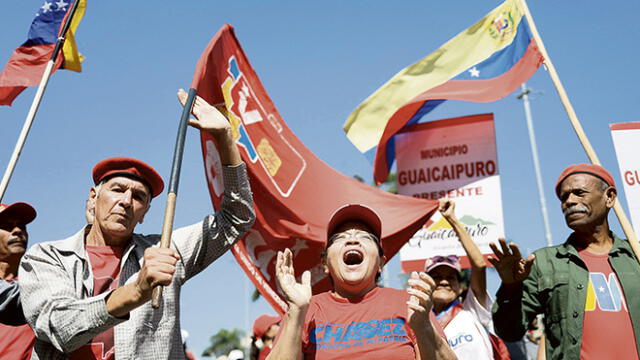 ¡Usurpador!, le grita multitud a Maduro y general apoya a Guaidó