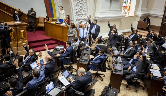 Diputados venezolanos: Eliminar tres ceros al bolívar no resolverá crisis
