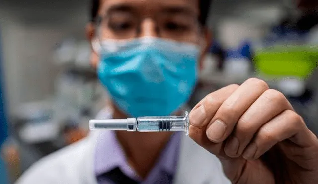 El jefe de la FDA garantizó un proceso puramente científico para juzgar la efectividad de una vacuna. Foto: AFP