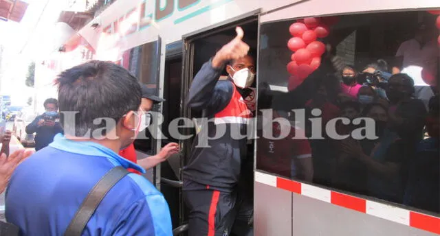 Jugadores partieron en bus con dirección a la capital.