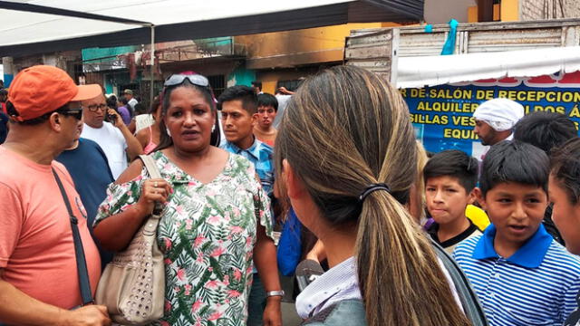 La madre del futbolista llegó a Villa El Salvador a brindar ayuda a los afectados tras la explosión. Foto: Jéssica Merino