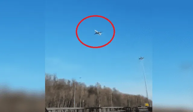 YouTube: avión se ‘detiene’ en el aire por varios minutos antes de aterrizar [VIDEO]