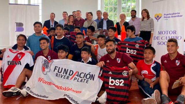 River Plate y Flamengo donaron camisetas autografiadas para ayudar a niños del Puericultorio Pérez Aranibar [FOTOS]