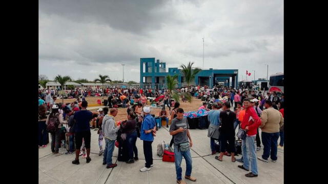 Tumbes: venezolanos hacen largas colas para entrar al país 