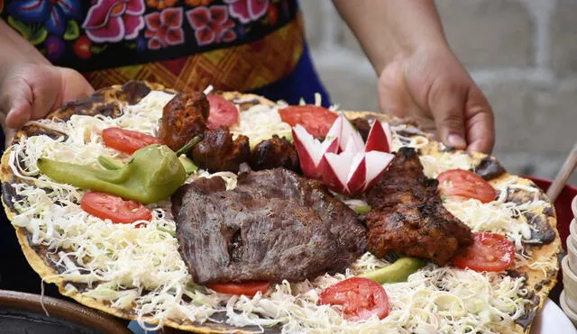 La tlayuda es un plato del estado de Oaxaca, en México. Foto: El Heraldo de México