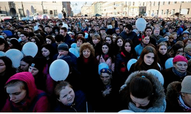 Rusia: multitud marcha contra los atentados terroristas [VIDEO]