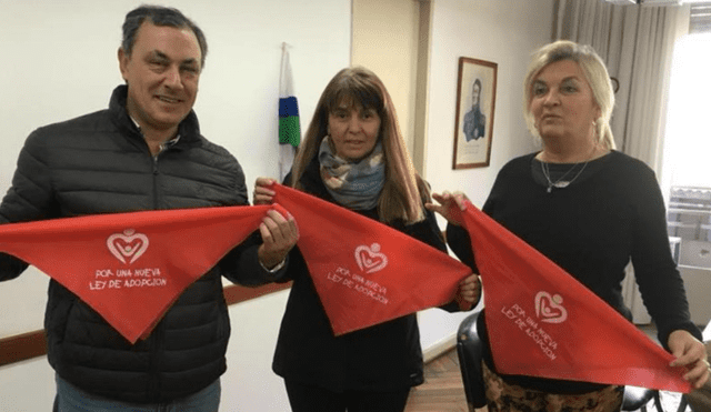 Debate por el aborto en Argentina: el significado del pañuelo rojo