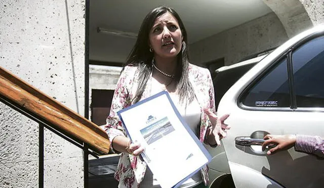 Gobernadora de Arequipa toma posición sobre el Currículo Nacional