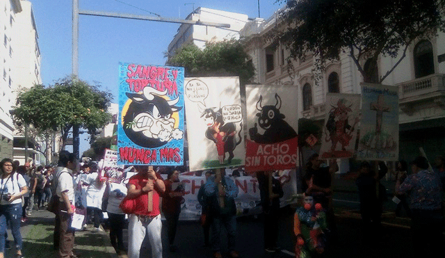 Cientos se manifestaron en Plaza de Acho contra corrida de toros 
