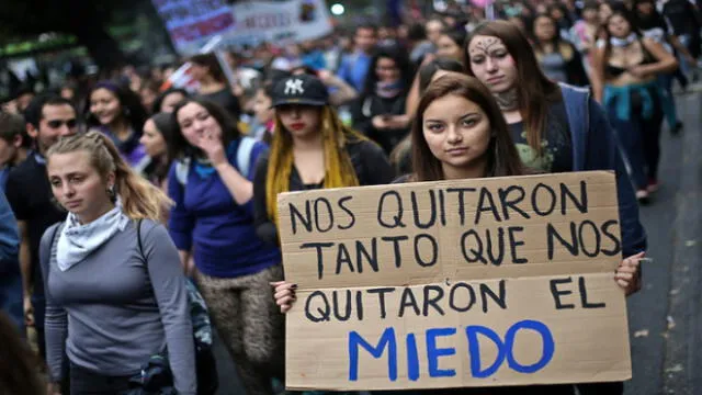 Anciana sobre marcha feminista en Chile: “Sentí la necesidad de venir. Mi madre luchó por el voto femenino” 