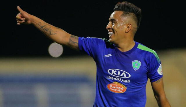 Christian Cueva vistiendo la camiseta de su equipo del Medio Oriente Foto: Al Fateh