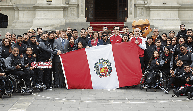 Solidaridad y unión . El presidente Martín Vizcarra junto a los 139 paradeportistas que competirán del 23 de agosto al 1 de setiembre en los Juegos Parapanamericanos Lima 2019.