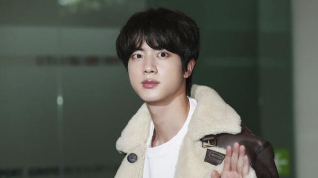 Jin es el hijo menor de su familia. Foto: Naver