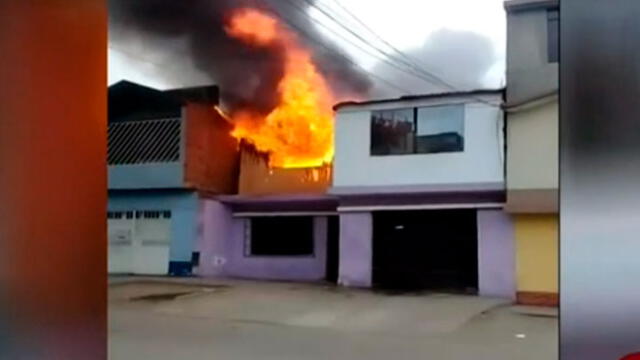 Registran incendio en segundo piso de vivienda de Comas. Créditos: Captura ATV+.