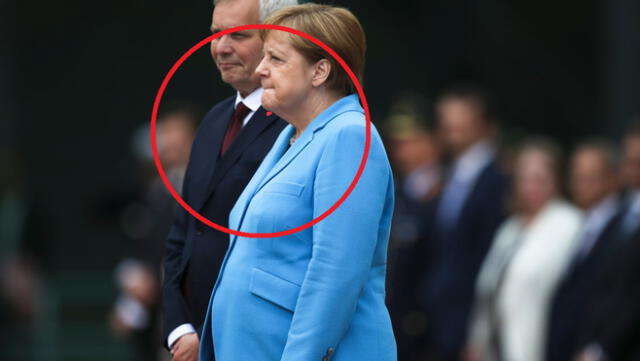 Se trata del tercer episodio de espasmos que sufre Merkel en público en poco más de tres semanas. Foto: EFE.
