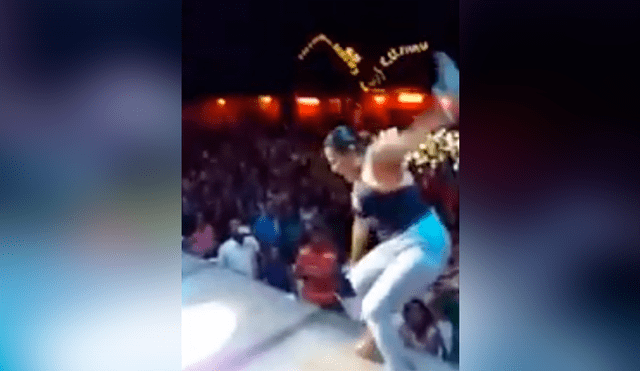 Facebook viral: mujer cae del escenario, mientras bailaba sensual cumbia [VIDEO]