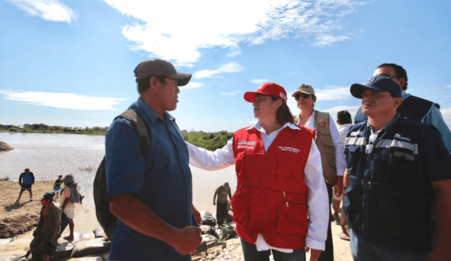 Ministra de Salud pide a a pobladores estar alertas ante crecida del río Piura