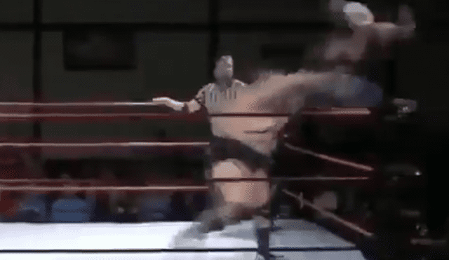 Facebook viral: Luchador se cree el ganador de combate, pero rival reacciona y le da severa lección [VIDEO] 