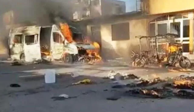 Ataques. Protestantes quemaron miniván del Ejército. Foto: Fiscalía