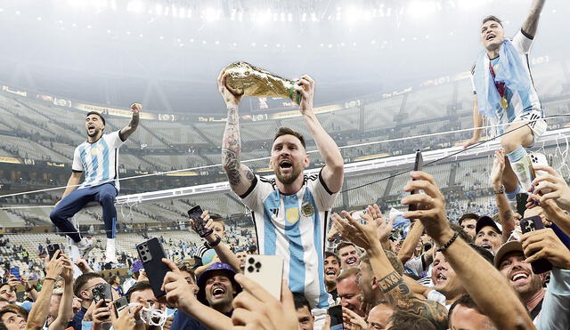 Lo cumplió. Lionel Messi consiguió su sueño de alzar la Copa del Mundo con la selección argentina. Foto: EFE