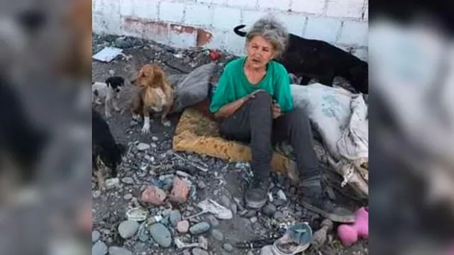 Internan a anciana que vivía en un basurero: estaba desnutrida y deshidratada [FOTOS]