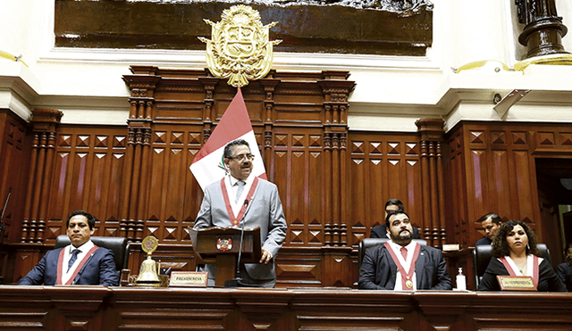 Mensaje. Cerca de la medianoche del lunes asumió la conducción del Parlamento Manuel Merino (AP); lo acompañan Luis Valdez (APP), Guillermo Aliaga (SP) y María Cabrera (Podemos Perú).