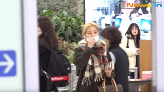 Twice: Jihyo llora en aeropuerto de Corea tras altercado con fan [VIDEO]