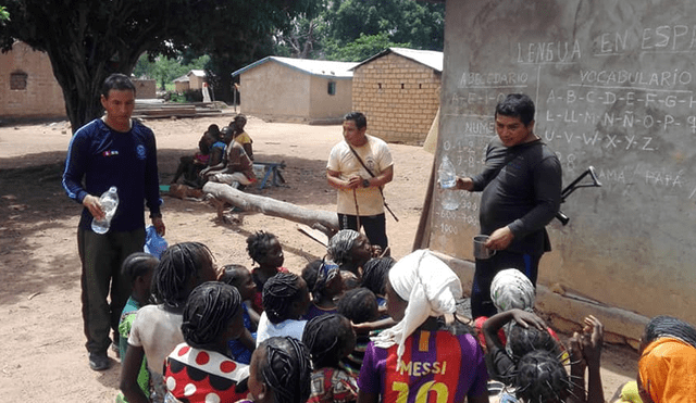 Militares peruanos enseñan español a niños de zonas pobres en África [VIDEO]